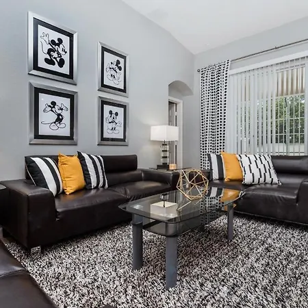 8208 Fan Palm Villa